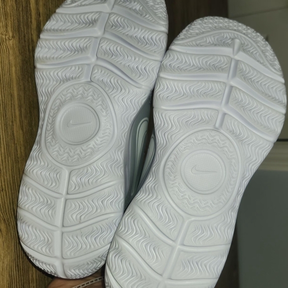 Nike Flex Runner 3 Grey/White FN1294-001. Size 6 Youth and Women's 7.5 or 8. - Picture 13 of 14